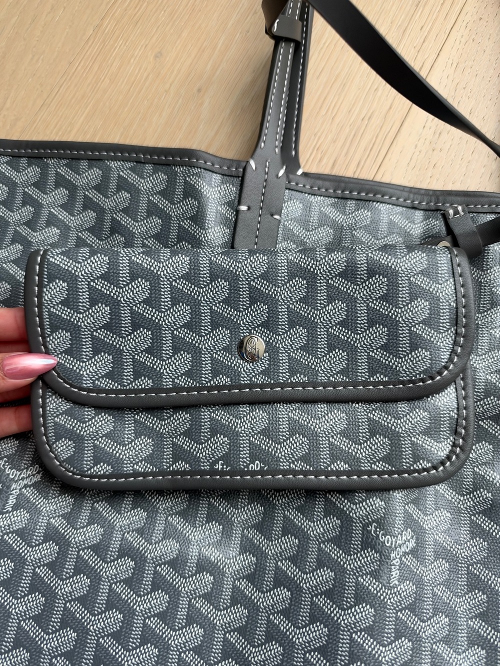 Medium Gray Goyard Tote - Picture 3 of 4